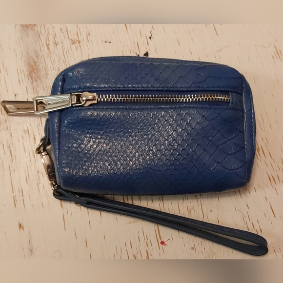 Liz Claiborne Small Wristlet Wallet Blue Faux Crocodile Clutch Purse - Picture 1 of 7